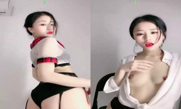 一枝花--黄玫瑰❤️：约我让你见识见识什幺是比灵魂更有趣的身体骚舞弄姿的少妇粉白一线天淫穴超爱