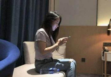 极品气质御姐 贴身衬衣修身牛仔裤特别显身材啊 高挑大长腿温柔容颜看了就想狠狠侵犯操她，啪啪冲击勐插【水印】