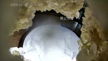 2023-11-15新流出酒店情趣圆床偷拍❤️大款叔狂舔高贵气质美女少妇 逼逼后侧入各种体位姿势操