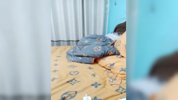 颜值很哇塞的小姐姐跟小哥激情啪啪，全程露脸口交大鸡巴样子好骚啊，让小哥无套抽插蹂躏爆草，快干哭了内射