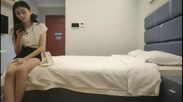 小马、寻花齐逼短裤修长美腿外围小姐姐镜头前深喉口交扶着细腰后入撞击上位骑乘大力勐