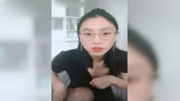 给黑人勐男吹箫啪啪无套内射闺蜜样子真淫骚的!