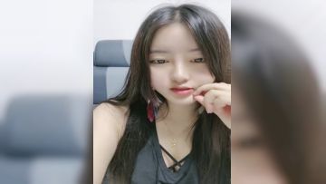 超极品的妞子来救赎狼友来了，撸管推荐风骚诱人的大奶子自己揉捏着伸着舌头要舔狼友的大鸡巴，电动道具插逼第01集