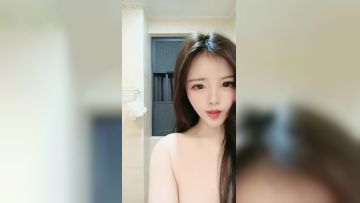 极品大奶风骚小美人露脸激情大秀直播，皮肤白皙高颜值，各种撩骚动作不断，揉奶抠逼浪叫呻吟，看了秒硬真骚