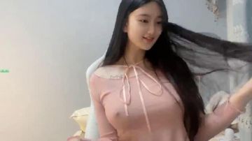 【宇宙无敌超级清纯美少女】终于下海了，颜值秒杀各路网红，齐逼短裙黑丝美腿美臀