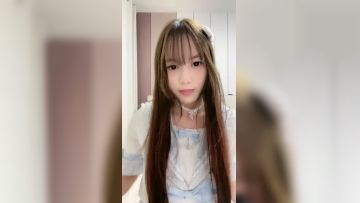 颜值可可妹妹！收费房自摸秀一波！白嫩奶子粉穴，掰开小穴揉搓阴蒂，搞的骚穴湿哒哒