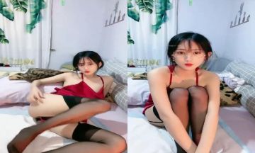 ❤️挑战全网最纯欲的美少女❤️：眼镜黑丝袜红色睡衣蕾丝内裤极致诱惑大秀自慰高潮淫叫喷水