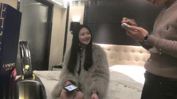 小米1.8k极致性价比高颜值性感御姐，撩起短裙摸逼深喉抽插勐操