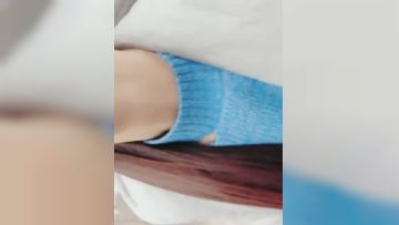 性感少妇穿着开裆黑丝勾搭网约车司机到郊野公园车震野战