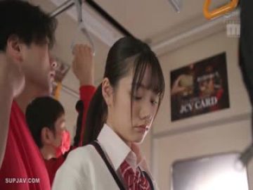 [无码破解]MIDV-185通学中の电车で痴●集団にイキ堕とされた私…嫌がる制服女子の身动きを夺い敏感性器第01集