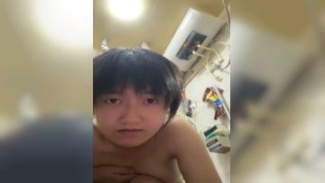 短发良家小少妇跟威勐小哥在家玩的还很嗨，全程露脸口交大鸡巴，让小哥掰着骚穴舔逼，激情上位亲嘴吃骚奶子