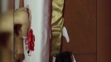 【制服】套路深养生会所嫖妓双飞姐妹花穿着制服一边草一边手机拍