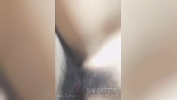 [精选直播!] 16岁小妹第一次开播就破处! 真实血淋淋的从有到无 (2)
