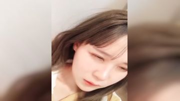 长相清纯短发萌妹子KIKI浴室跳蛋震动高潮大量喷水 一直呻吟娇喘很是诱惑喜欢不要错过