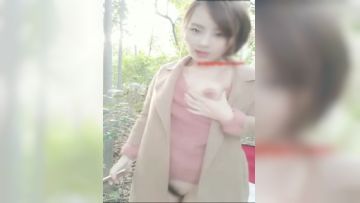 宅男女神 漂亮气质美女火火户外小树林直播 奶子又圆又白 与网友互动很有撸点