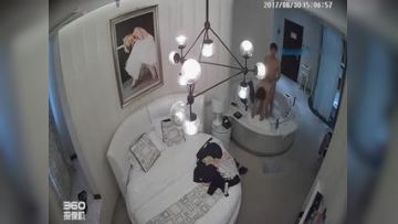 主题豪华套房偷拍丰满白嫩的气质美女私会小鲜肉情人