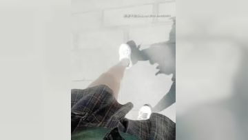 肥逼妹子穿裙子户外露出自慰，蹲路边退下丝袜内裤逼逼塞跳蛋摸逼，很是诱惑喜欢不要错过第02集