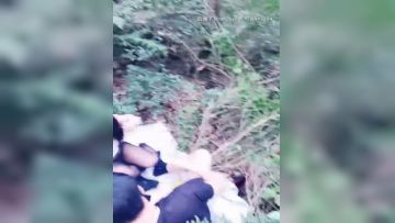 91楠哥户外小树林拍摄自己老婆和炮友野战黑丝翘臀在别的男人身上扭动特兴奋第01集