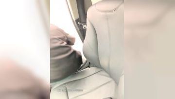 【野战正规军】户外直播空楼啪啪，跑道上露逼回车上口口骑乘车震，很是诱惑喜欢不要错过第03集