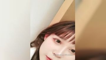 高颜值短发萌妹子【KIKI】道具自慰，大黑假屌口口骑乘插粉穴高潮大量喷水，掰穴特写非常诱人第05集