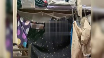 胆大男朋友在医学院女生宿舍下铺强推护士女友到床上啪啪她一直想拉上帘子还是被干了第01集