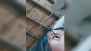 疫情未过两个样子清纯提前返校等开学的眼镜御姐学生妹在宿舍直播赚点生活费第03集