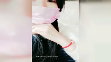 最新户外啪啪推荐〖虎妹儿〗娇嫩小妹户外约炮上坡上席地而战就地解决抱着操废墟房无套后入又干一炮第07集