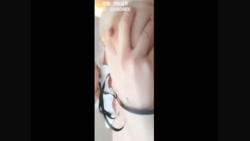 超萌白虎萝莉『咬一口小奈樱』蓝发萝莉雷姆COS女仆丝袜铃铛夹嫩乳自慰激射大潮喷附41P第02集