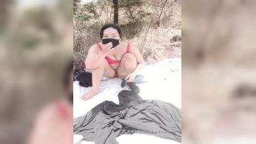 不错的天气不错的少妇户外来个野炮，大哥很给力嫂子的屁股太肥，各种体位爆草蹂躏，叫的好骚不要错过第03集