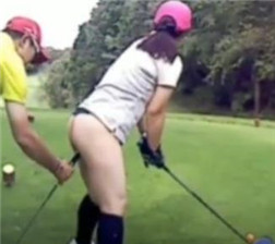 用高尔夫球杆插入小穴 mp4