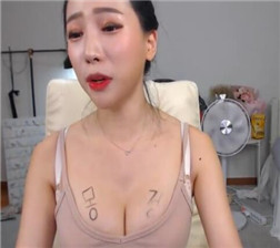 制服高跟女主播玩各种色游戏(2)1222-2136 mp4