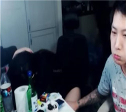 比较骚的女主播和男友2 avi