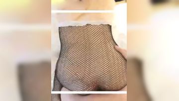 极品白虎巨乳美女〖草莓熊〗深夜回馈粉丝约炮 黑丝网状情趣套装