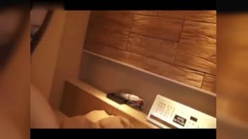 没想到还是个妈妈，奶水都操出来了！