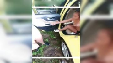 带两个中缅混血妹纸开车户外车震 翘美臀轮着干