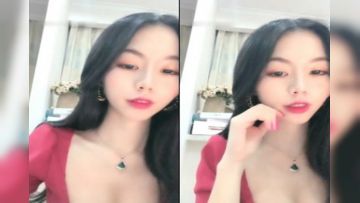 [中文主播外流]高颜值苗条身材妹子丑曦自慰秀红色短裙开裆肉丝手指扣逼高潮喷水呻吟