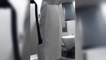 外站流出坐厕偷拍看打扮这应该是白领居多短发气质美女应该尿内裤了扯了好多纸擦逼