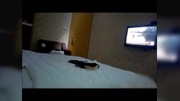 家庭摄像头偷拍胸大貌美的气质美女