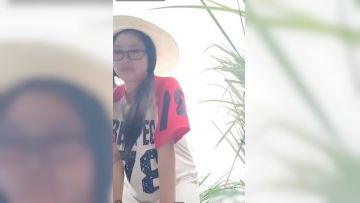 -guochan-眼镜美眉带着亲姐姐勾搭看果园的卷毛哥哥户外野战小伙的家伙够粗大干起象岛国的男优