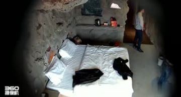 [洞穴偷拍] 大叔带小女友到洞穴房啪啪~小女友怕怕讨拍就被操一波了~