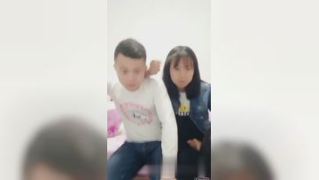 逍遥龙哥专业约炮团队最新力作-兵哥浴室床上轮战两个00候小妹妹~精彩内射不看可惜!!