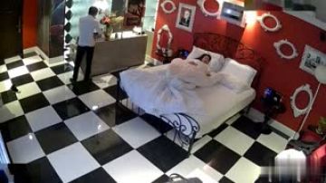 [酒店偷拍] 信贷员和美女同事一同出差~忙里偷闲到酒店啪啪啪~年轻人就是冲动~连啪两次还不休息~!!