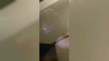 [香港] 运动型正妹停车场车震有妇之夫!被偷拍只好驾车逃逸!!