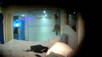 [酒店偷拍] 和新女友开房趣~等她洗完澡就迫不及待压到床上啪啪啪啪啪~爱的鼓掌~