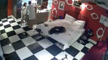 [酒店偷拍] 我要用力操~不管有多远~从浴室一路啪到沙发~晚点还想玩SM!!