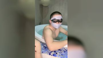 酒店约炮啪啪大秀 大浴缸深喉口交圆床上位骑乘抽插