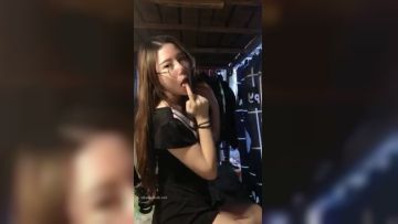 极品骚货大学生宿舍道具自慰