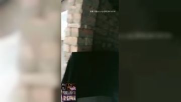 (浪逼淫妹)姐妹花在野外与大哥激情双飞