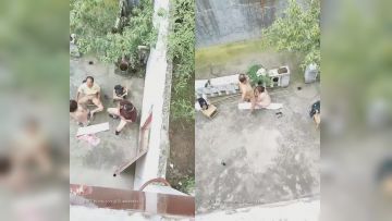 〖熟女也疯狂〗无意中偷拍到的3P奇景 哥俩老当益壮轮操肤白貌美兼职骚妇 跪舔老鸟 站炮后入 叫的还挺浪 上帝视角俯拍