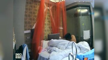 酒店偷拍漂亮大长腿妹子和男友啪啪抱起妹子疯狂输出早上起